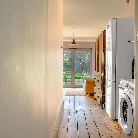 3br House W/ Garden & Patio בריסטול
