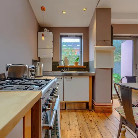 3br House W/ Garden & Patio * בריסטול