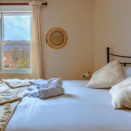 3br House W/ Garden & Patio Бристоль
