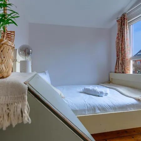 3br House W/ Garden & Patio بيت للعطل